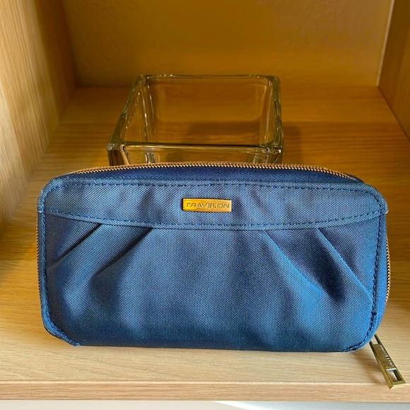 Travelon Ladies Wallet - Picture 1 of 10